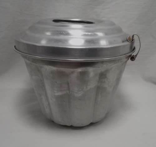 Unusual vintage aluminium pudding mould