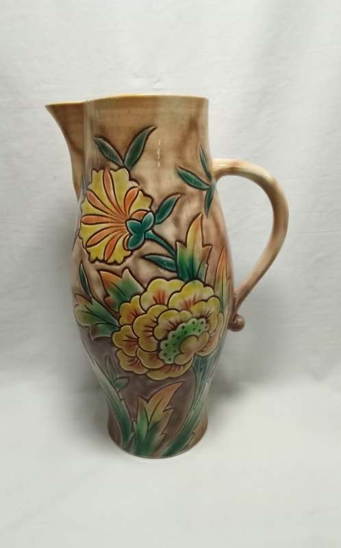 Magnificent vintage Dovedale Falcon ware Jug/Vase
