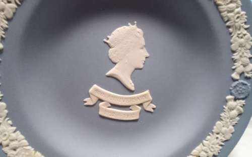 Beautiful Wedgwood Jasperware 40th anniversary dish