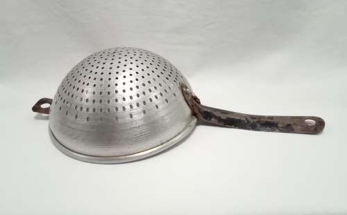 Cute Vintage aluminium colander/sieve