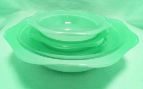 Beautiful Vintage Pyrex dessert `set`