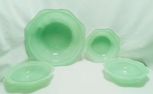 Beautiful Vintage Pyrex dessert `set`
