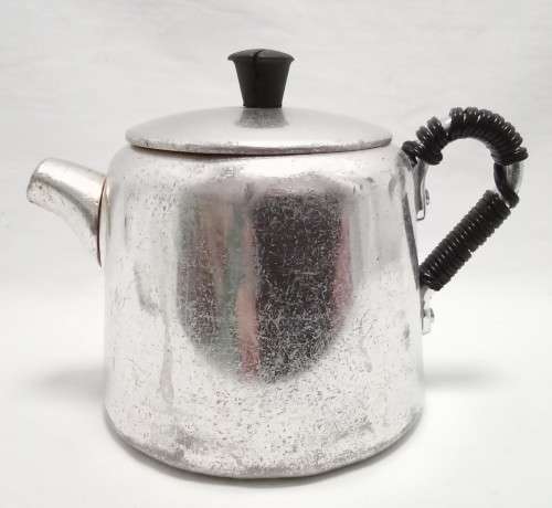 Pretty vintage Towerbrite small kettle