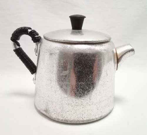 Pretty vintage Towerbrite small kettle