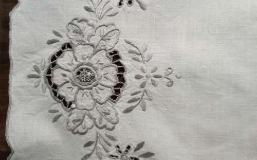 Beautiful Vintage tray cloth