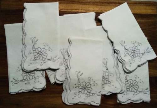 8 Beautiful Vintage serviettes