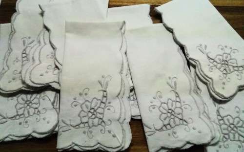8 Beautiful Vintage serviettes