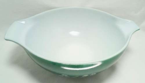 Vintage Pyrex bowl Clover/Shamrock design