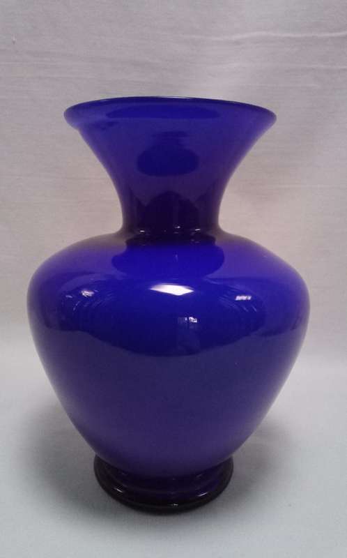 Vintage Balboa blue glass vase
