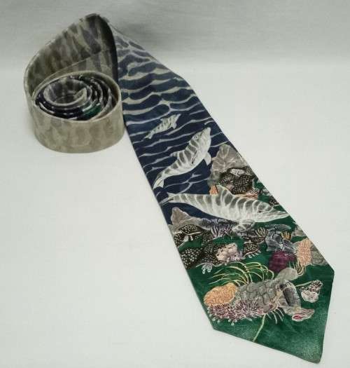 Lovely vintage Cravateur endangered wildlife tie - Dolphins