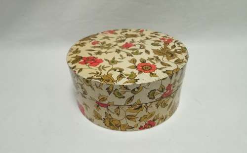 Pretty Vintage 6 piece coaster set in good condition