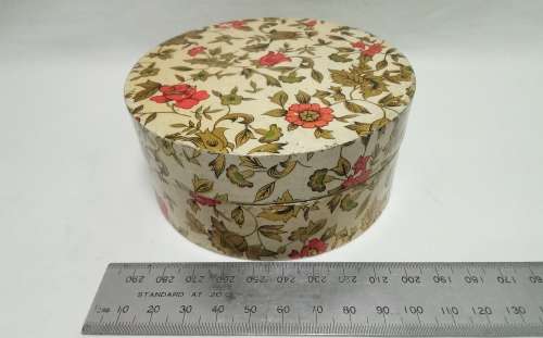 Pretty Vintage 6 piece coaster set in good condition