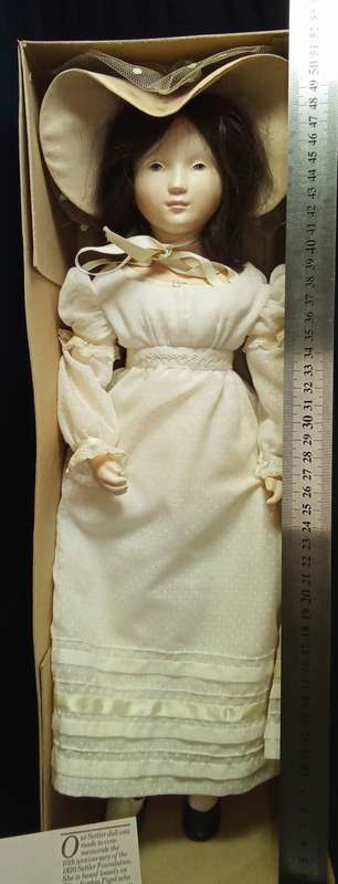 Bartholomina porcelain Settler doll 132/350
