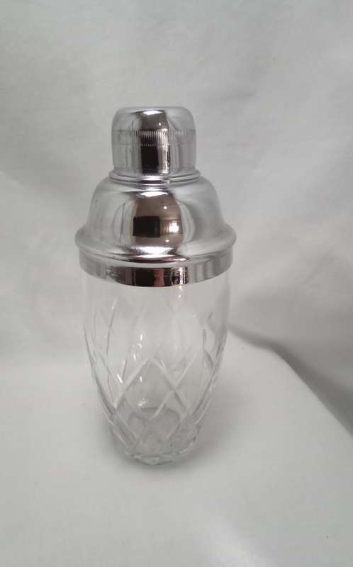 Stunning Yarai cut glass cobbler shaker