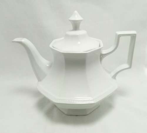 Stunning vintage Johnson Bros "Heritage" teapot