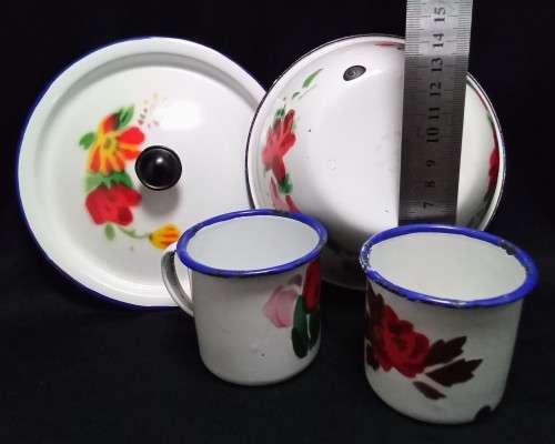 Vintage enamel bowl with lid & two small cups