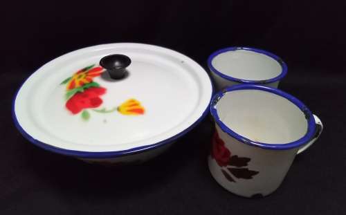 Vintage enamel bowl with lid & two small cups