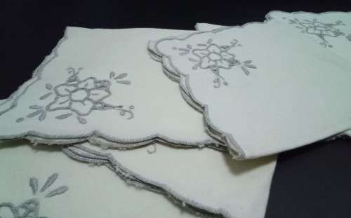 Set of six vintage serviettes