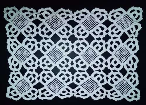 Very pretty vintage crocheted tray cloth