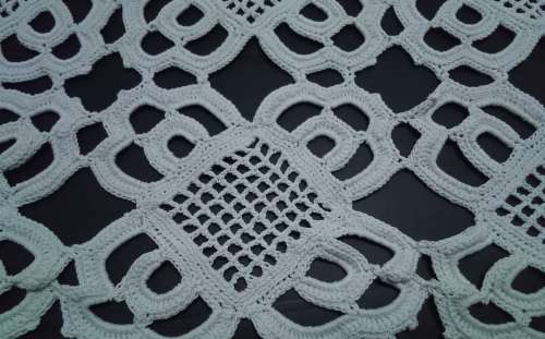 Very pretty vintage crocheted tray cloth