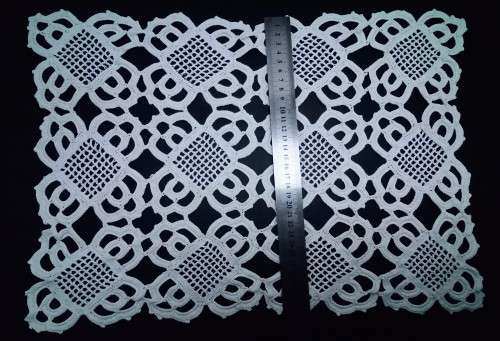 Very pretty vintage crocheted tray cloth
