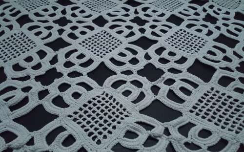 Very pretty vintage crocheted tray cloth