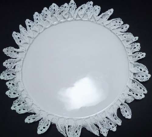 Extraordinary `plate doily`