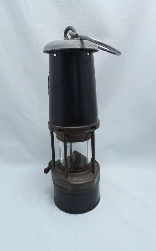 Vintage `Victor Kent Wolf` miner`s lamp in very good condition