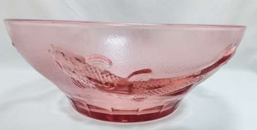 Beautiful vintage Indonesian pink glass bowl with koi fish