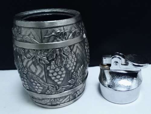 Vintage metal table top lighter