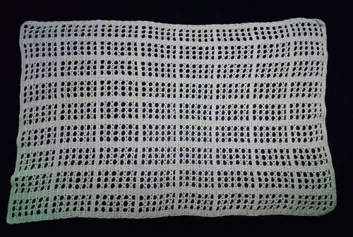 Set of 4 very pretty vintage crocheted place mats/tray cloths