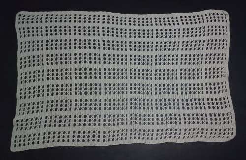 Set of 4 very pretty vintage crocheted place mats/tray cloths