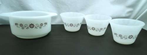 Four items of Dynaware Pyr-O-Rey Ovenware -  Brown Daisy Milk Glass