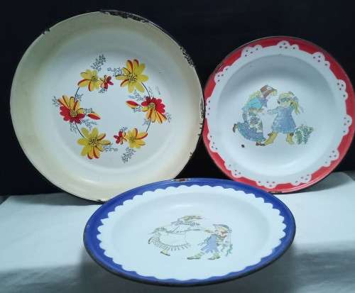 Three charming vintage enamel plates