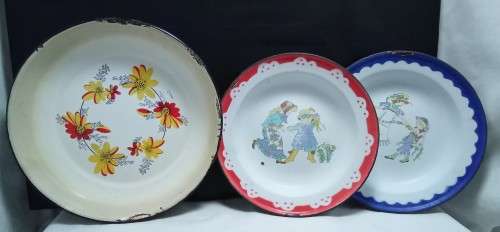 Three charming vintage enamel plates