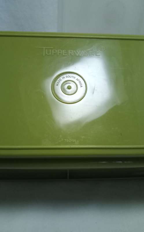 Vintage Tupperware 784 salad/bread holder 2