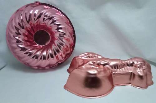 Two lovely vintage moulds in very good condition