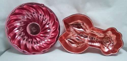Two lovely vintage moulds in very good condition