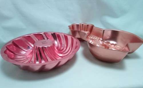 Two lovely vintage moulds in very good condition