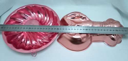 Two lovely vintage moulds in very good condition
