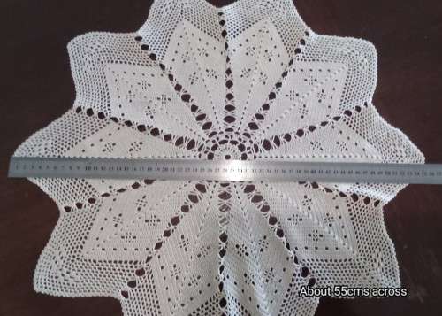 Lovely vintage crocheted doily - 55cm across