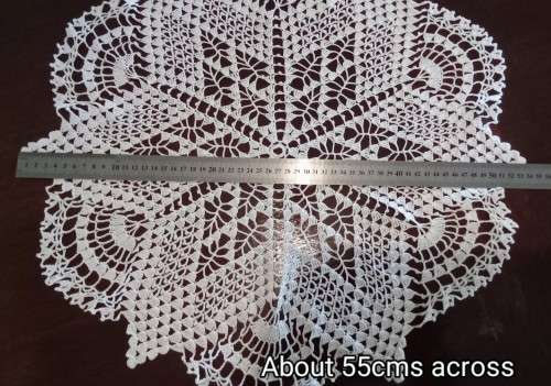 Lovely vintage crocheted doily - 55cm across