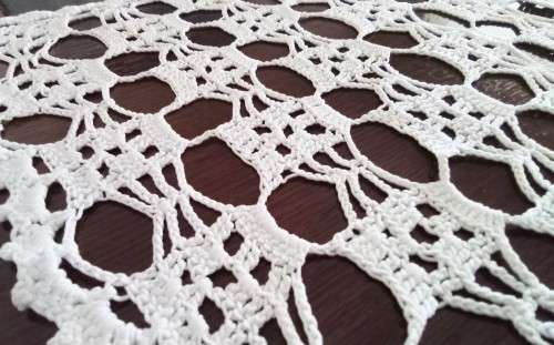 Very pretty crocheted tray cloth - 41cms across