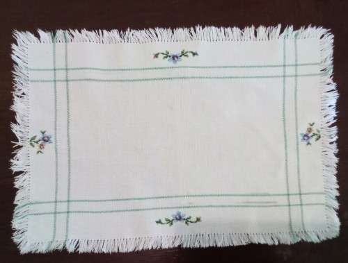 Pretty vintage tray cloth 49x34cms- with embroidery