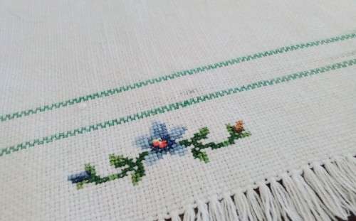 Pretty vintage tray cloth 49x34cms- with embroidery