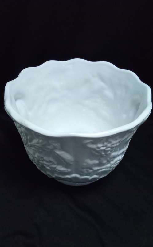 White ceramic embossed planter