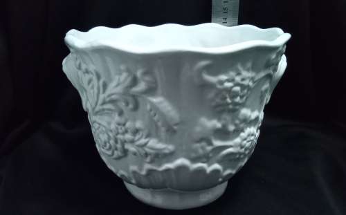 White ceramic embossed planter