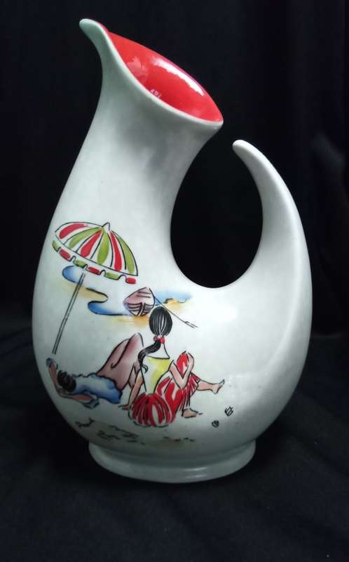Lovely kitsch CROWN DEVON `Seaside` vase