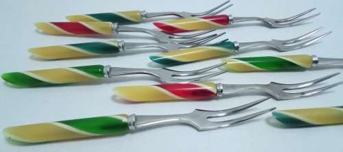 10 Stunning Vintage cocktail/dessert forks