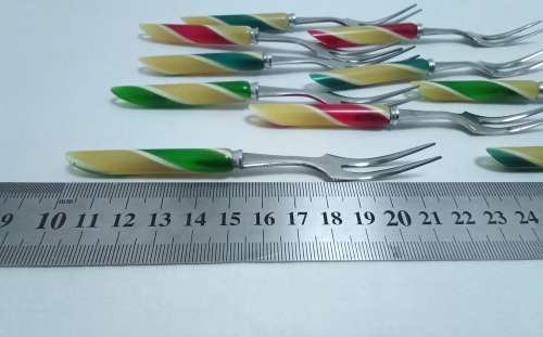 10 Stunning Vintage cocktail/dessert forks
